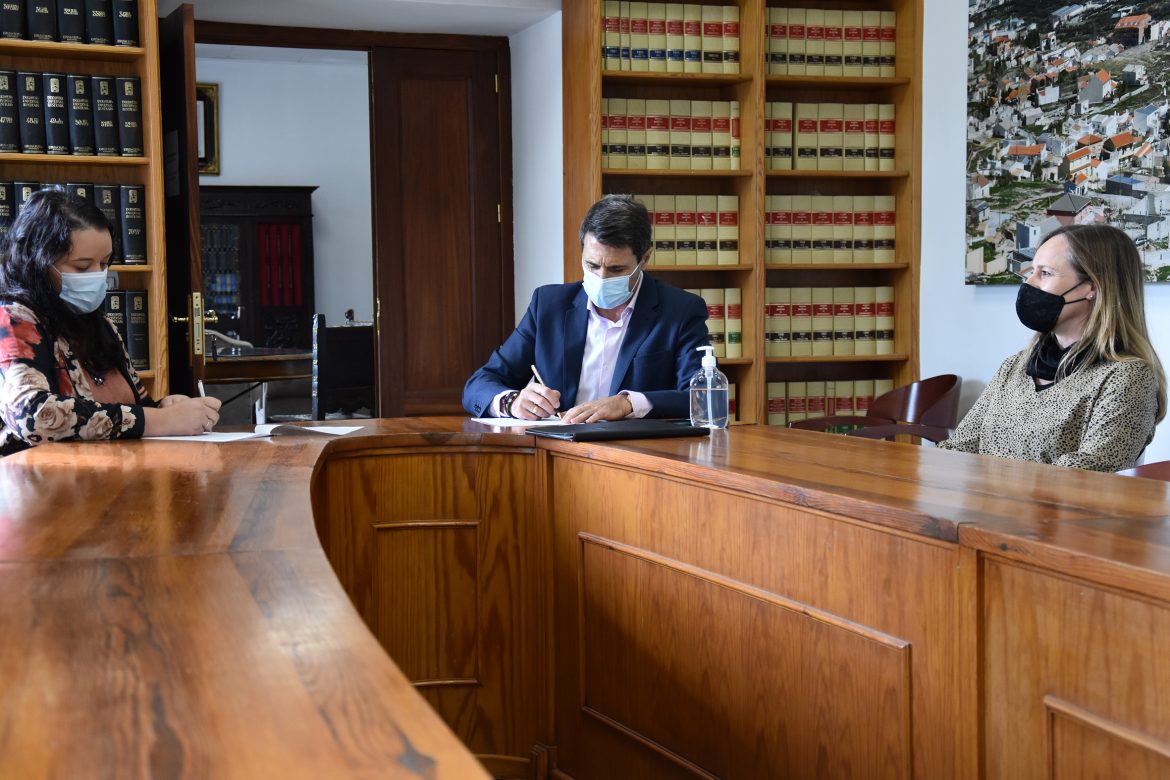 firma_convenio_comercio_1 Firma del convenio para subvencionar con 12.500 euros el comercio de Baza