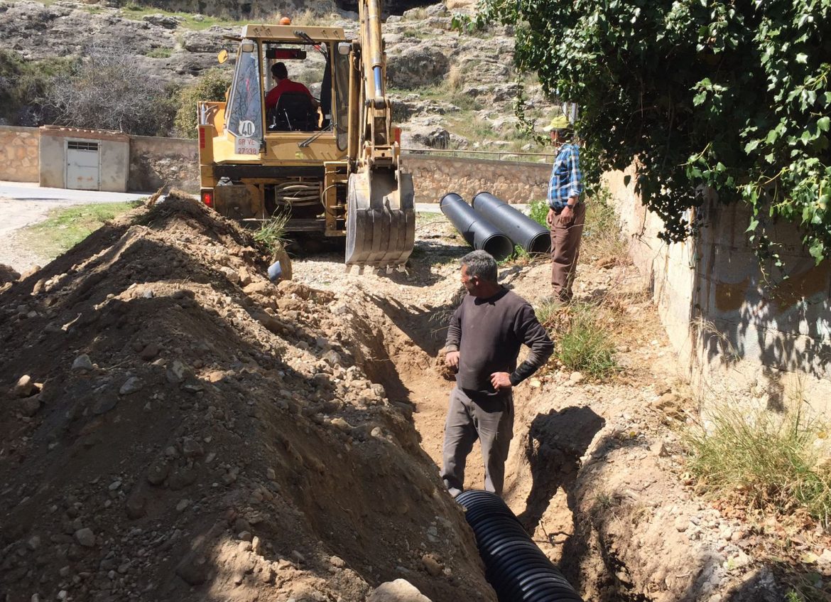 Reparación de la cabecera de la acequia