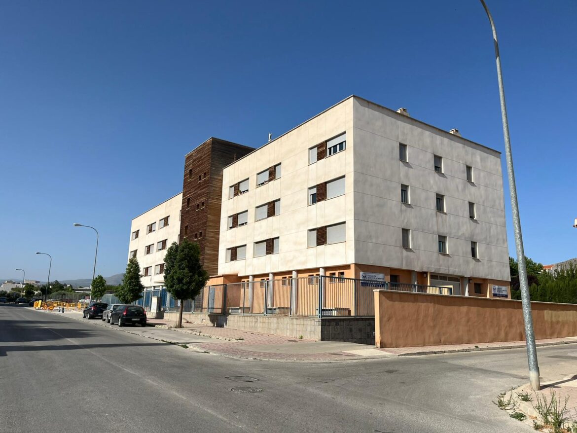 Edificio vivienda social y uso social