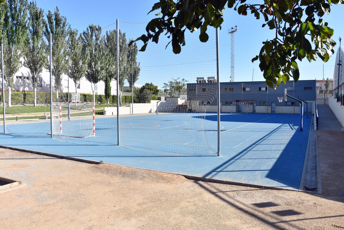 Pista polideportiva en el poldeportivo municipal