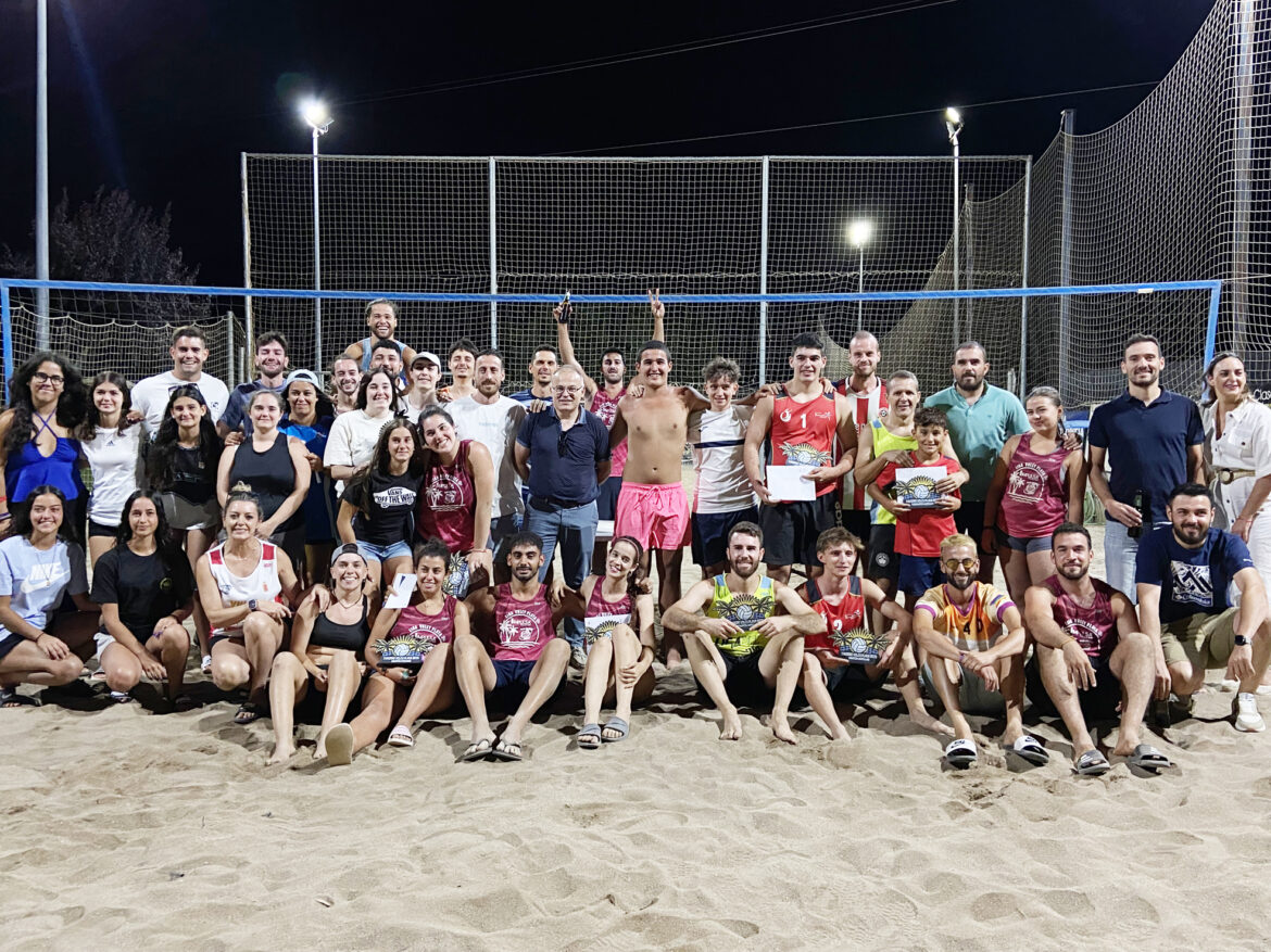 foto familia 24 Horas Voley Playa 2024